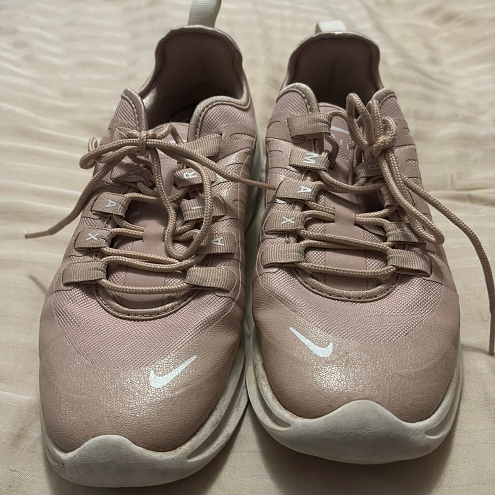 Nike AirMax size 7.5